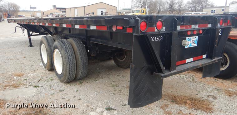 image for item ER9250 1977 Fruehauf flatbed trailer