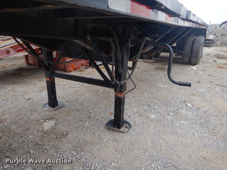 image for item ER9250 1977 Fruehauf flatbed trailer