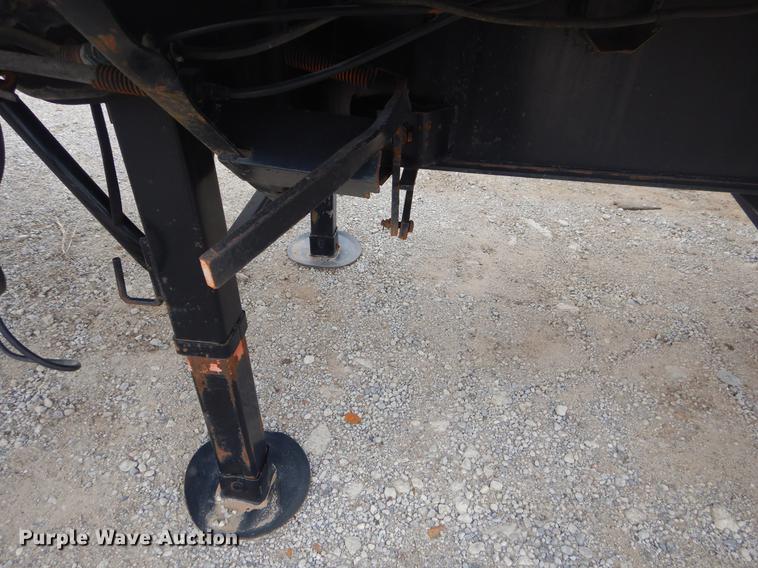 image for item ER9250 1977 Fruehauf flatbed trailer