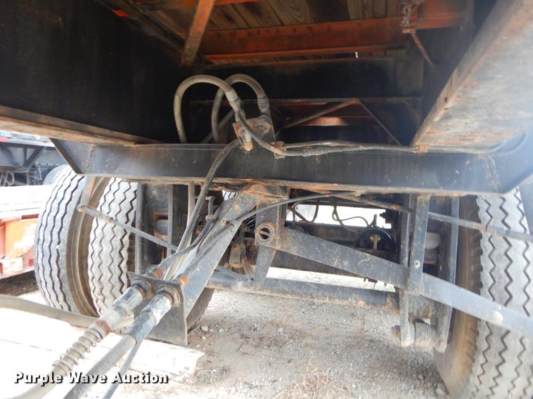 image for item ER9250 1977 Fruehauf flatbed trailer