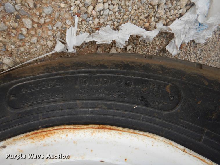 image for item ER9250 1977 Fruehauf flatbed trailer