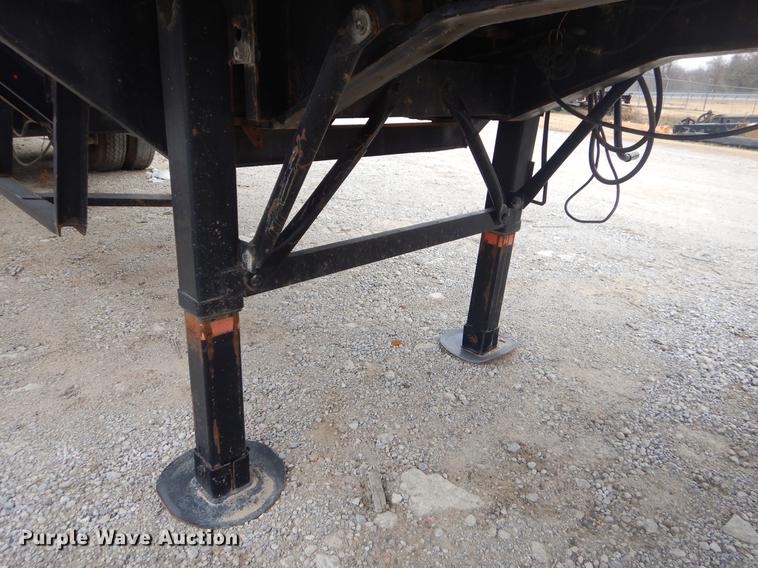 image for item ER9250 1977 Fruehauf flatbed trailer