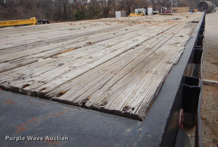 image for item ER9250 1977 Fruehauf flatbed trailer