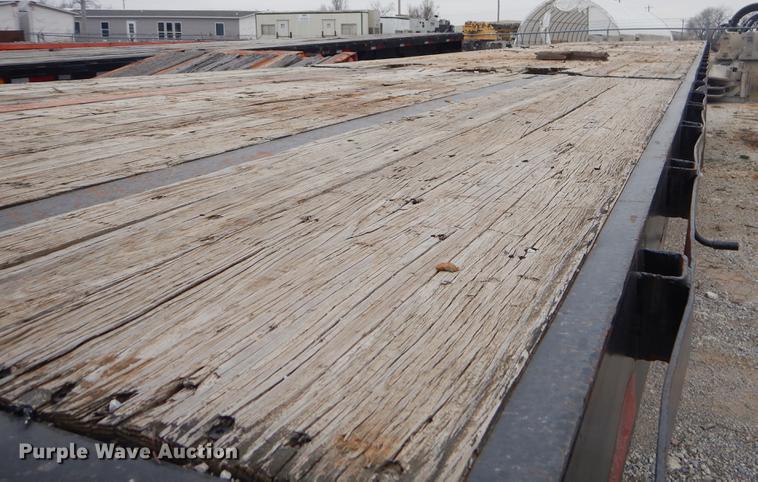 image for item ER9250 1977 Fruehauf flatbed trailer