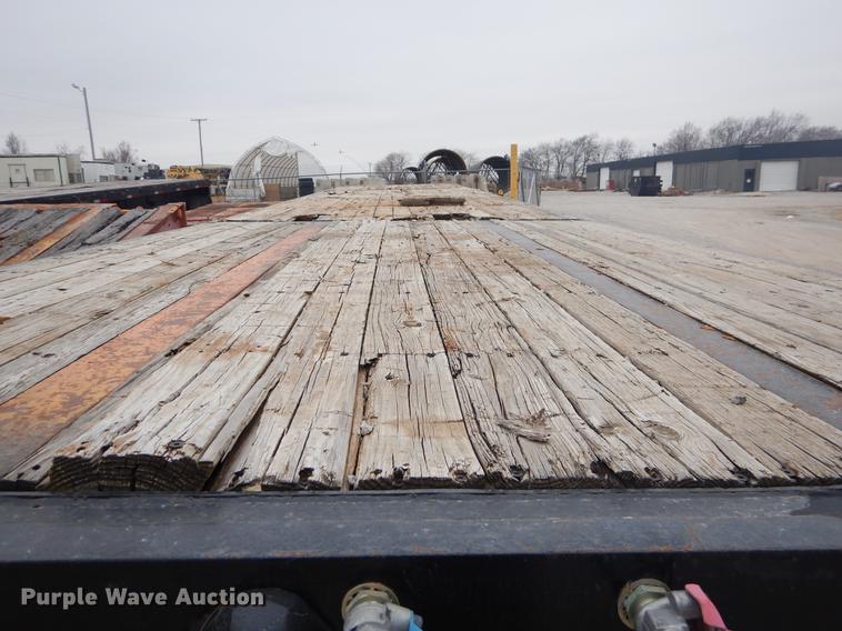 image for item ER9250 1977 Fruehauf flatbed trailer