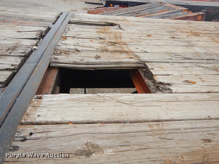 image for item ER9250 1977 Fruehauf flatbed trailer