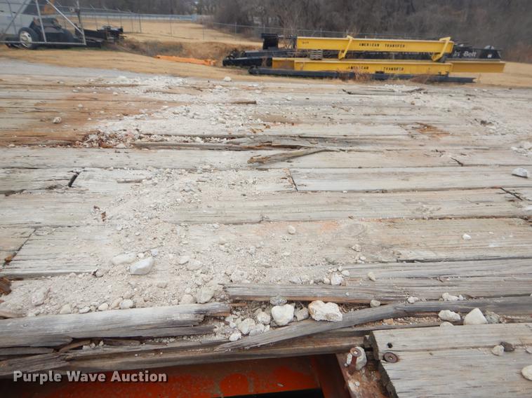 image for item ER9250 1977 Fruehauf flatbed trailer