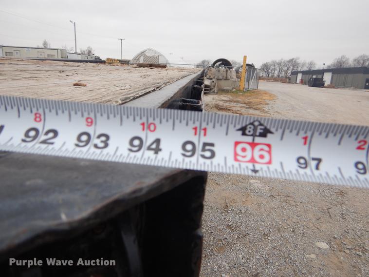 image for item ER9250 1977 Fruehauf flatbed trailer