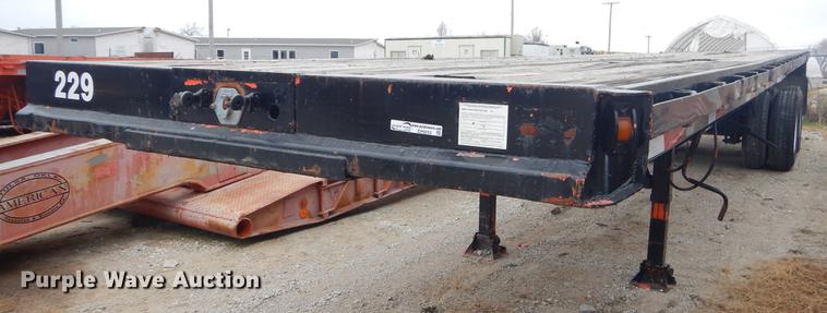 image for item ER9252 1975 Fruehauf flatbed trailer
