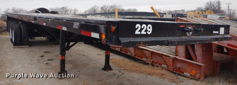 image for item ER9252 1975 Fruehauf flatbed trailer