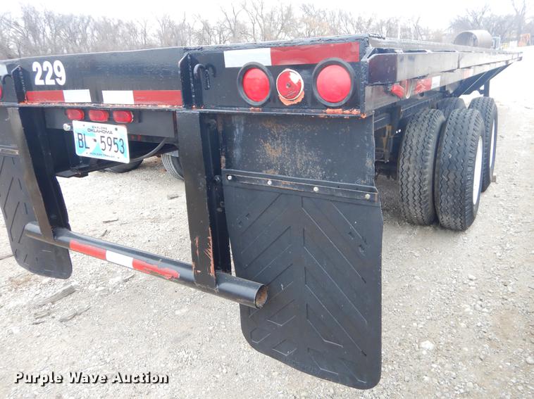 image for item ER9252 1975 Fruehauf flatbed trailer