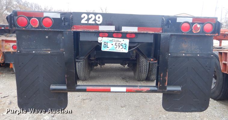 image for item ER9252 1975 Fruehauf flatbed trailer