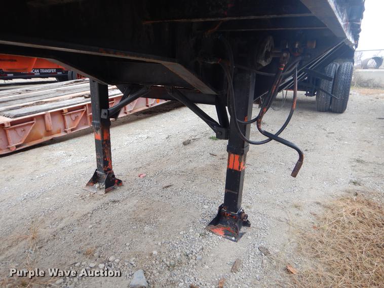 image for item ER9252 1975 Fruehauf flatbed trailer
