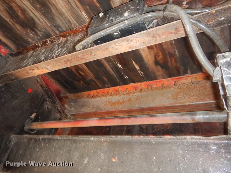 image for item ER9252 1975 Fruehauf flatbed trailer