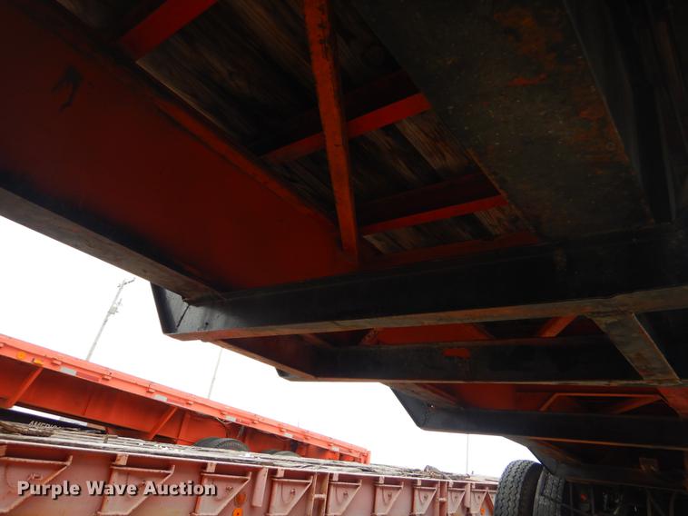 image for item ER9252 1975 Fruehauf flatbed trailer