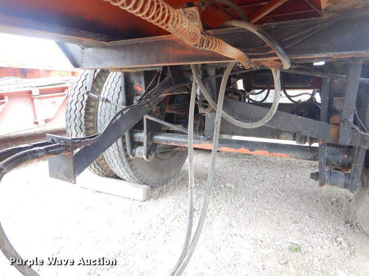 image for item ER9252 1975 Fruehauf flatbed trailer