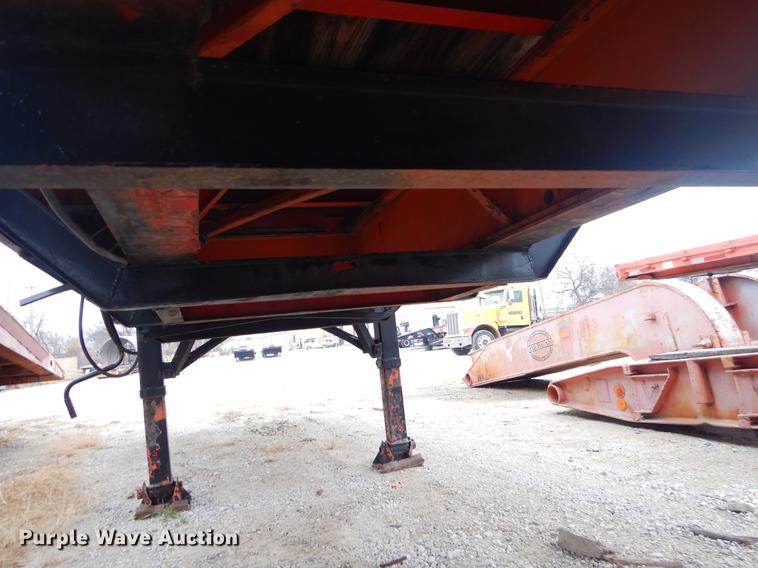 image for item ER9252 1975 Fruehauf flatbed trailer