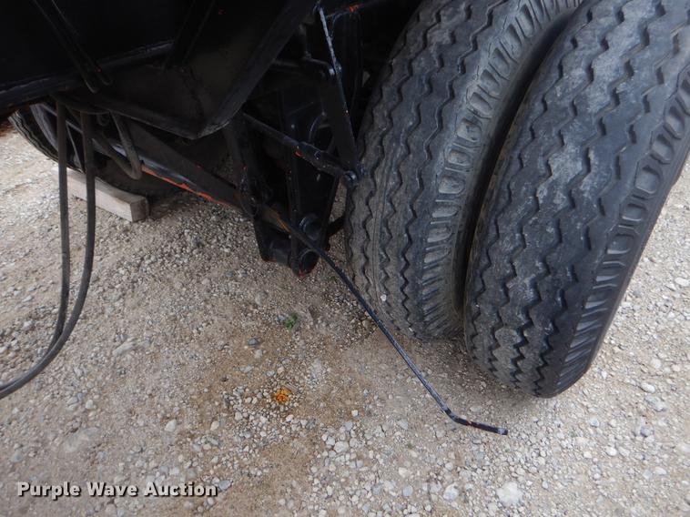 image for item ER9252 1975 Fruehauf flatbed trailer