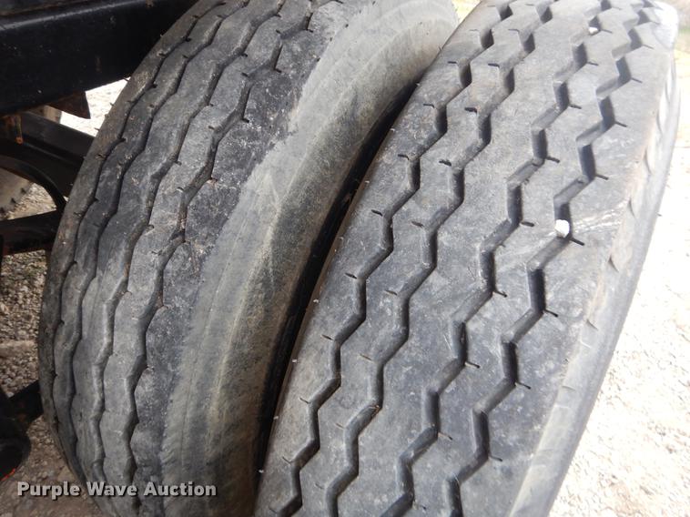 image for item ER9252 1975 Fruehauf flatbed trailer