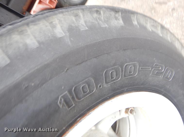 image for item ER9252 1975 Fruehauf flatbed trailer