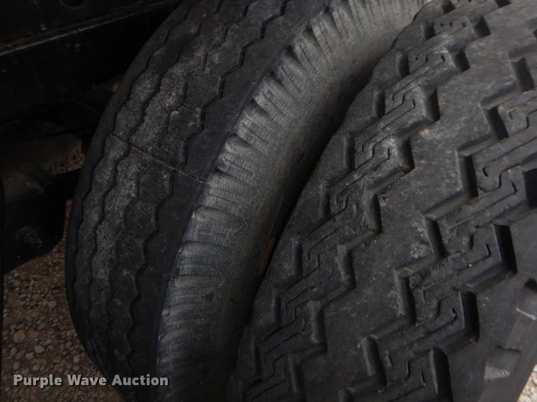 image for item ER9252 1975 Fruehauf flatbed trailer