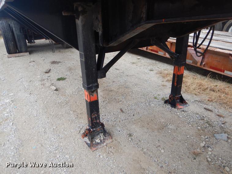 image for item ER9252 1975 Fruehauf flatbed trailer