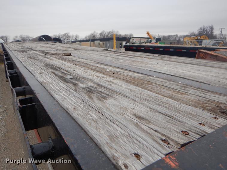 image for item ER9252 1975 Fruehauf flatbed trailer