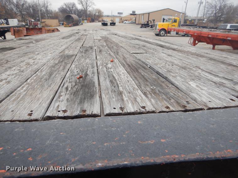 image for item ER9252 1975 Fruehauf flatbed trailer