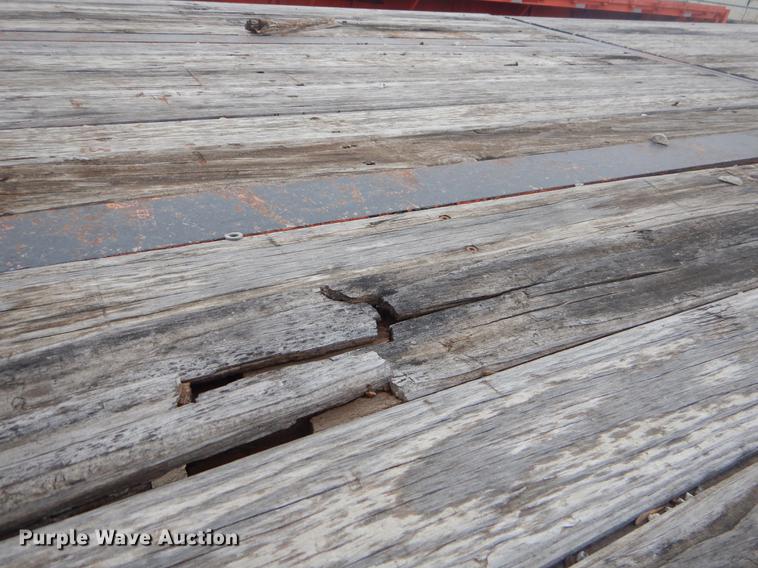 image for item ER9252 1975 Fruehauf flatbed trailer