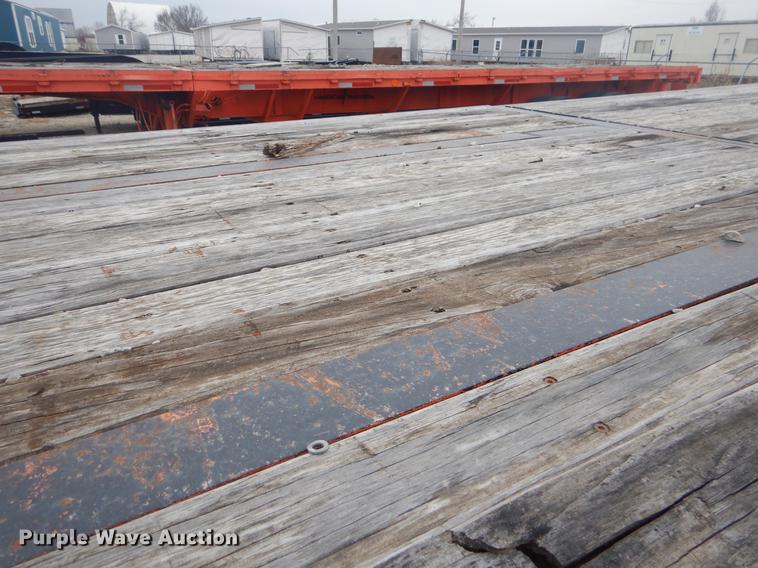 image for item ER9252 1975 Fruehauf flatbed trailer