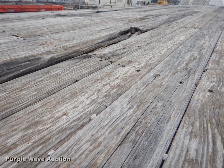 image for item ER9252 1975 Fruehauf flatbed trailer