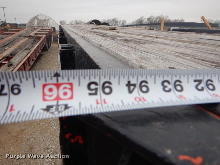 image for item ER9252 1975 Fruehauf flatbed trailer