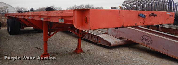 image for item ER9254 1971 Fruehauf flatbed trailer