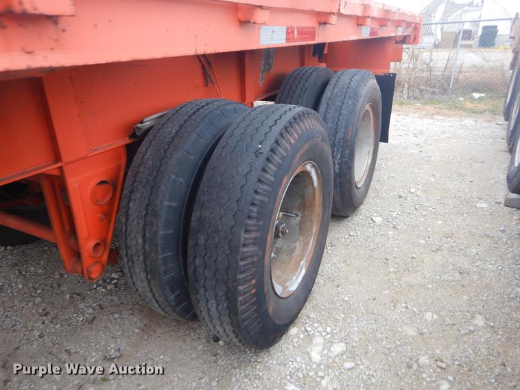 image for item ER9254 1971 Fruehauf flatbed trailer