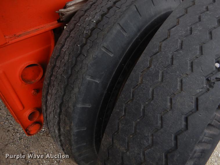 image for item ER9254 1971 Fruehauf flatbed trailer