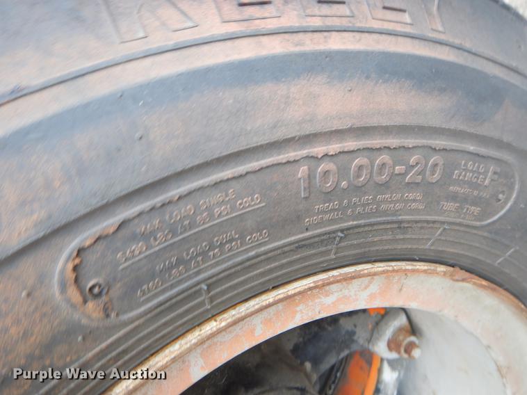 image for item ER9254 1971 Fruehauf flatbed trailer