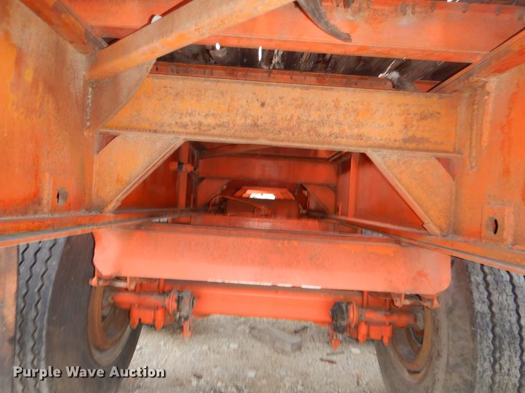 image for item ER9254 1971 Fruehauf flatbed trailer