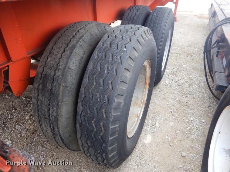 image for item ER9254 1971 Fruehauf flatbed trailer