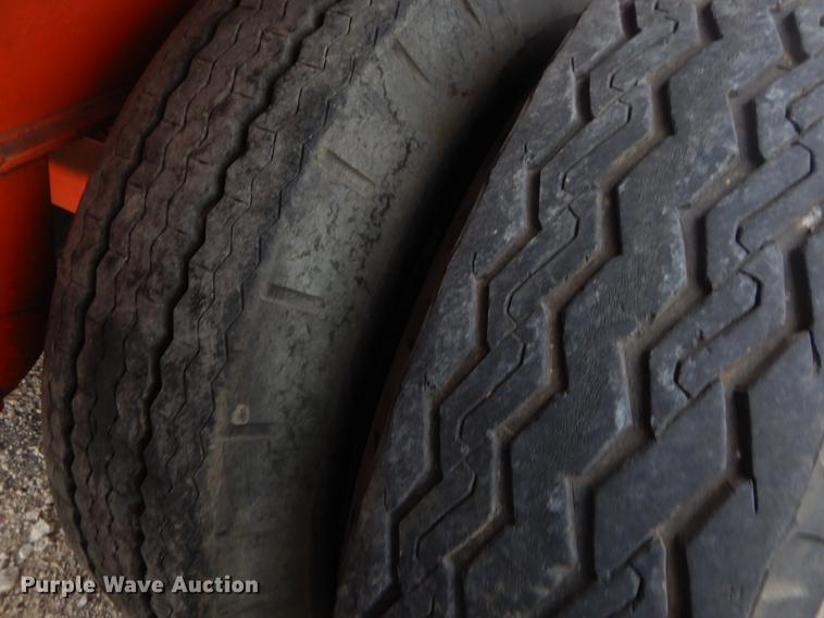 image for item ER9254 1971 Fruehauf flatbed trailer