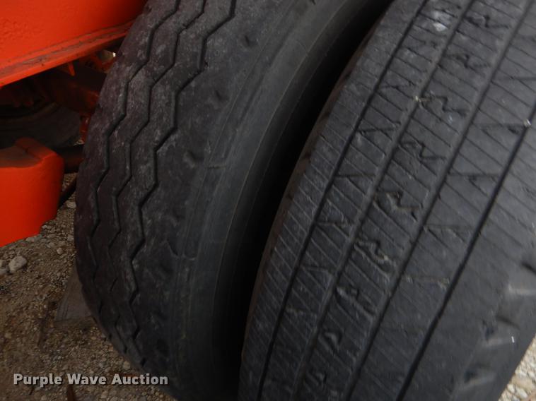 image for item ER9254 1971 Fruehauf flatbed trailer