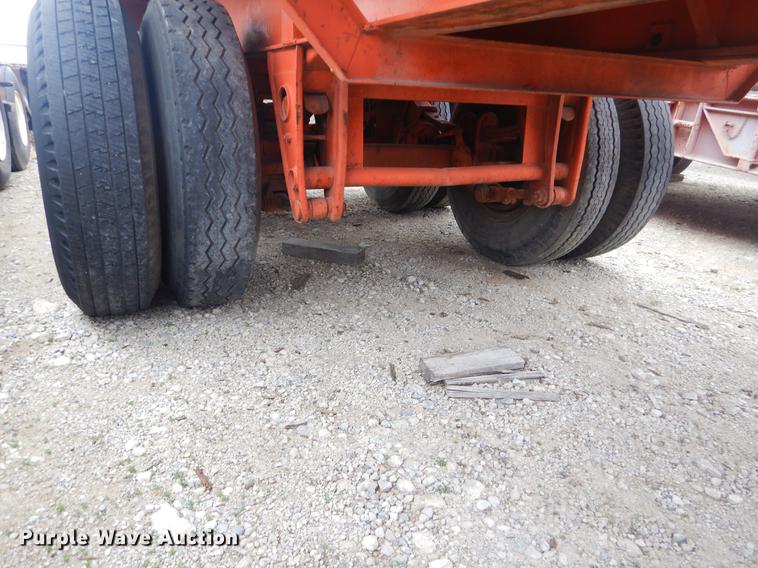 image for item ER9254 1971 Fruehauf flatbed trailer