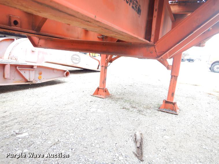 image for item ER9254 1971 Fruehauf flatbed trailer