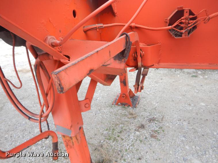 image for item ER9254 1971 Fruehauf flatbed trailer