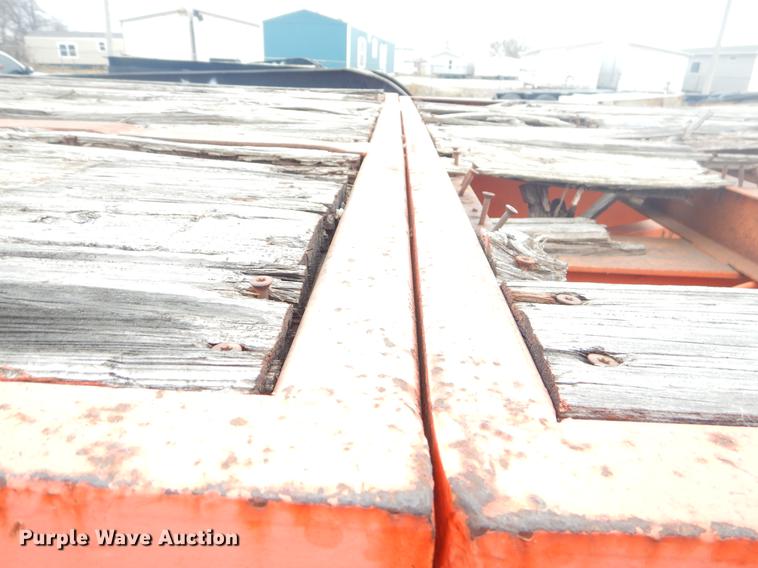 image for item ER9254 1971 Fruehauf flatbed trailer