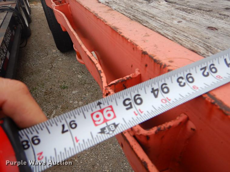 image for item ER9254 1971 Fruehauf flatbed trailer