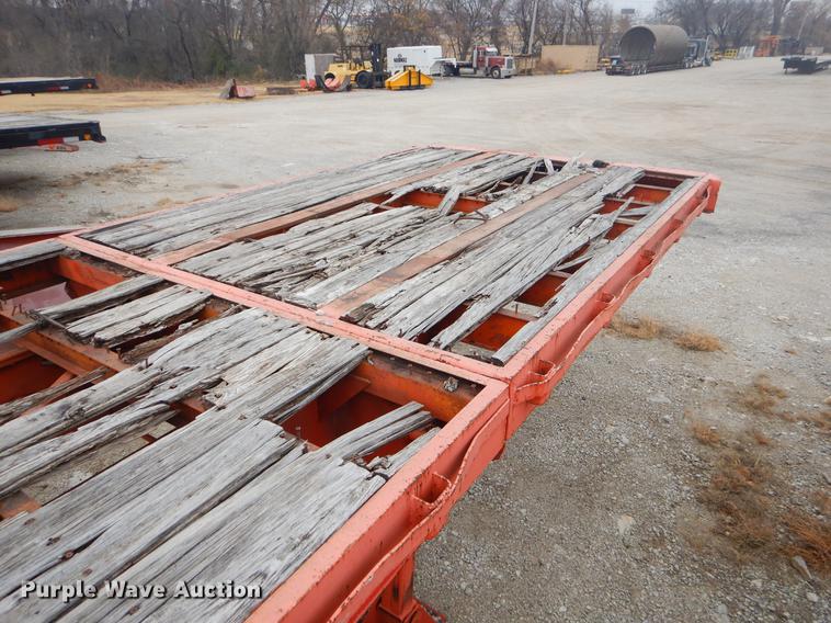 image for item ER9254 1971 Fruehauf flatbed trailer