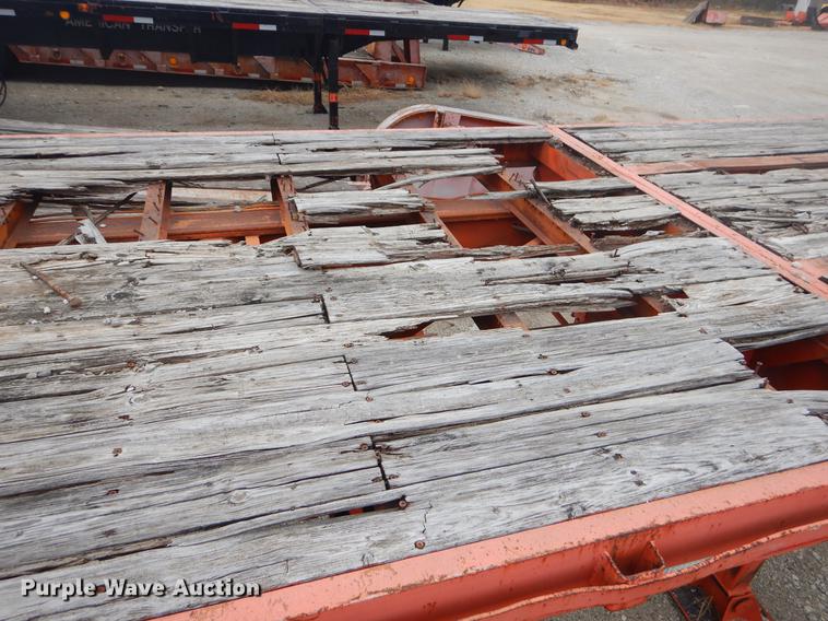 image for item ER9254 1971 Fruehauf flatbed trailer