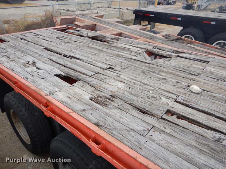 image for item ER9254 1971 Fruehauf flatbed trailer