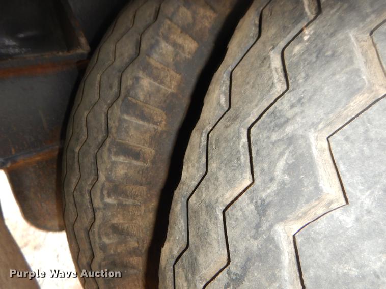 image for item ER9256 1980 Hercules drop deck trailer