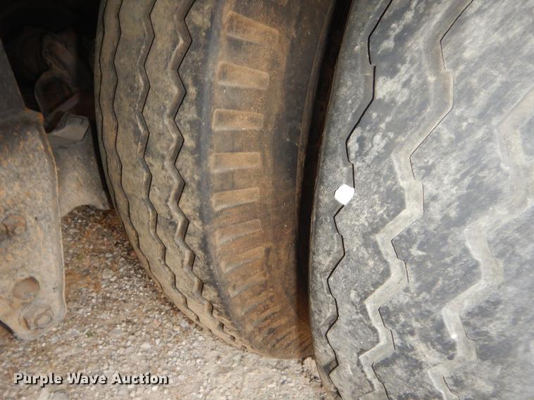 image for item ER9256 1980 Hercules drop deck trailer